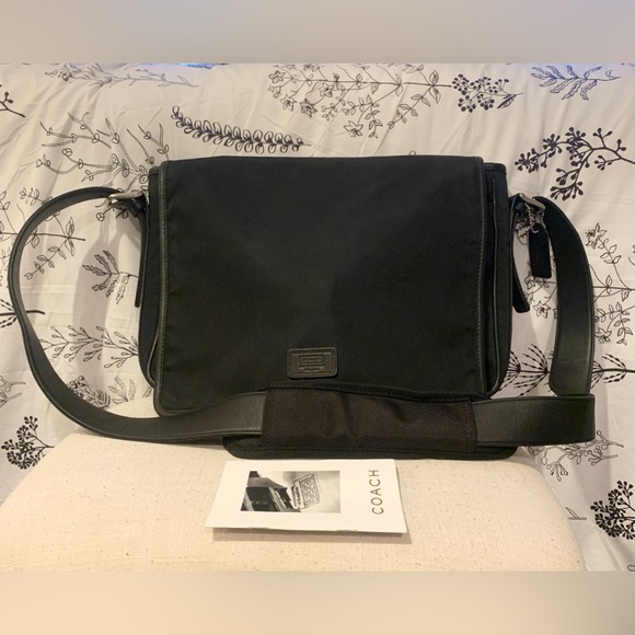 UNISEX Coach BLK leather trim messenger stylish and durable. Fast Shipping! - Picture 5 of 14